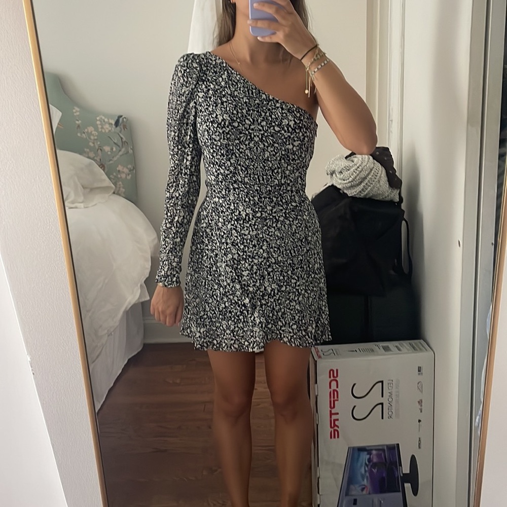 Reformation one shoulder mini printed dress. Never worn. Size 6